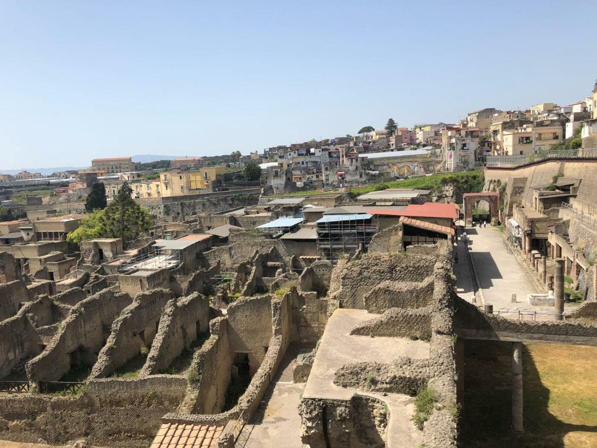 Short Lets Lulu Apartment Ercolano Bagian luar foto